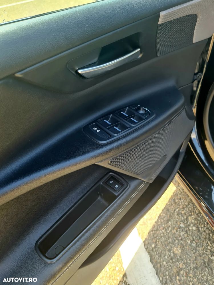Jaguar XE 2.0 R-Sport - 23
