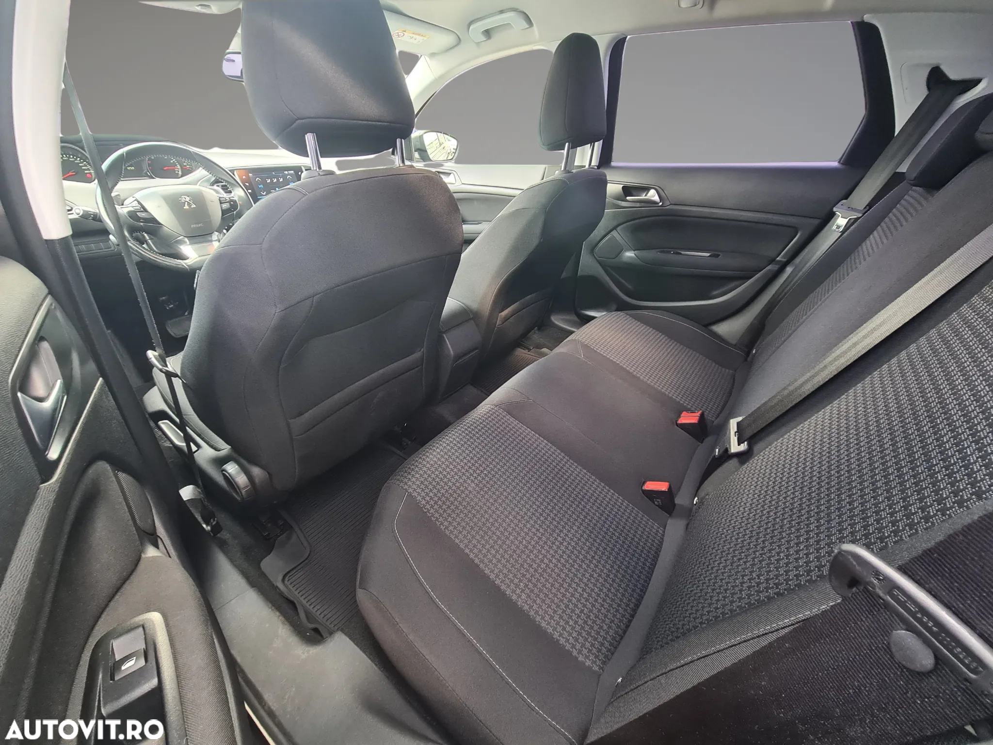 Peugeot 308 SW 1.2 L PureTech Turbo S&S EAT8 Allure - 6