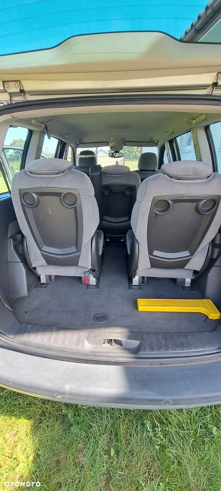 Citroën C8 2.0 HDi Control+ - 6