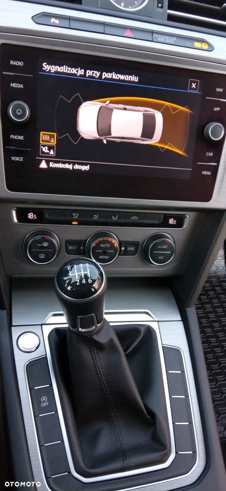 Volkswagen Passat - 22