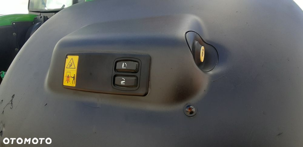 John Deere 6210 R - 8