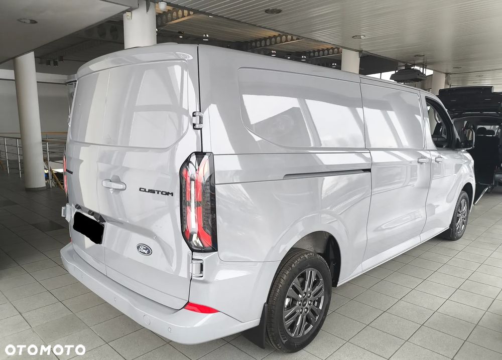 Ford Transit Custom Van - 10