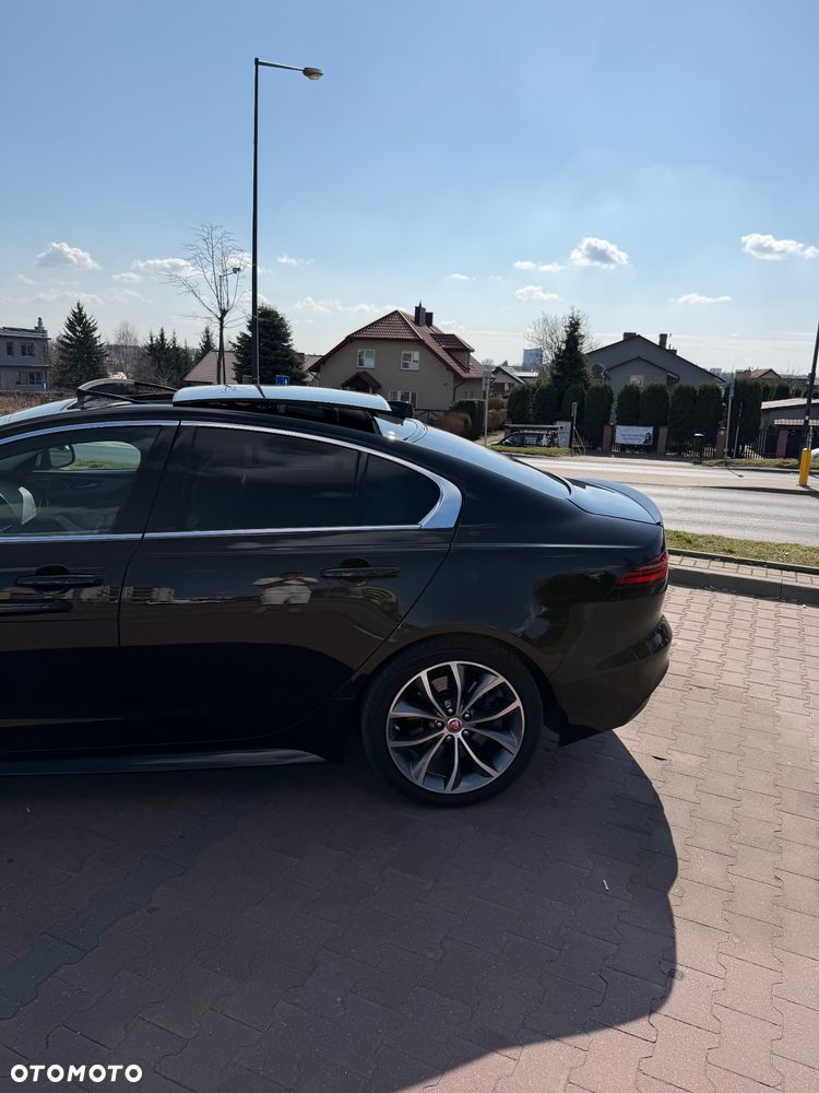 Jaguar XE 2.0 D180 R-Dynamic S - 8