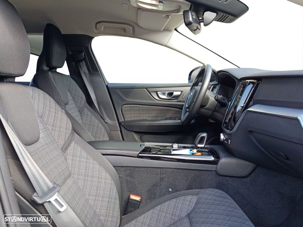 Volvo V60 2.0 T6 AWD TE Essential - 33