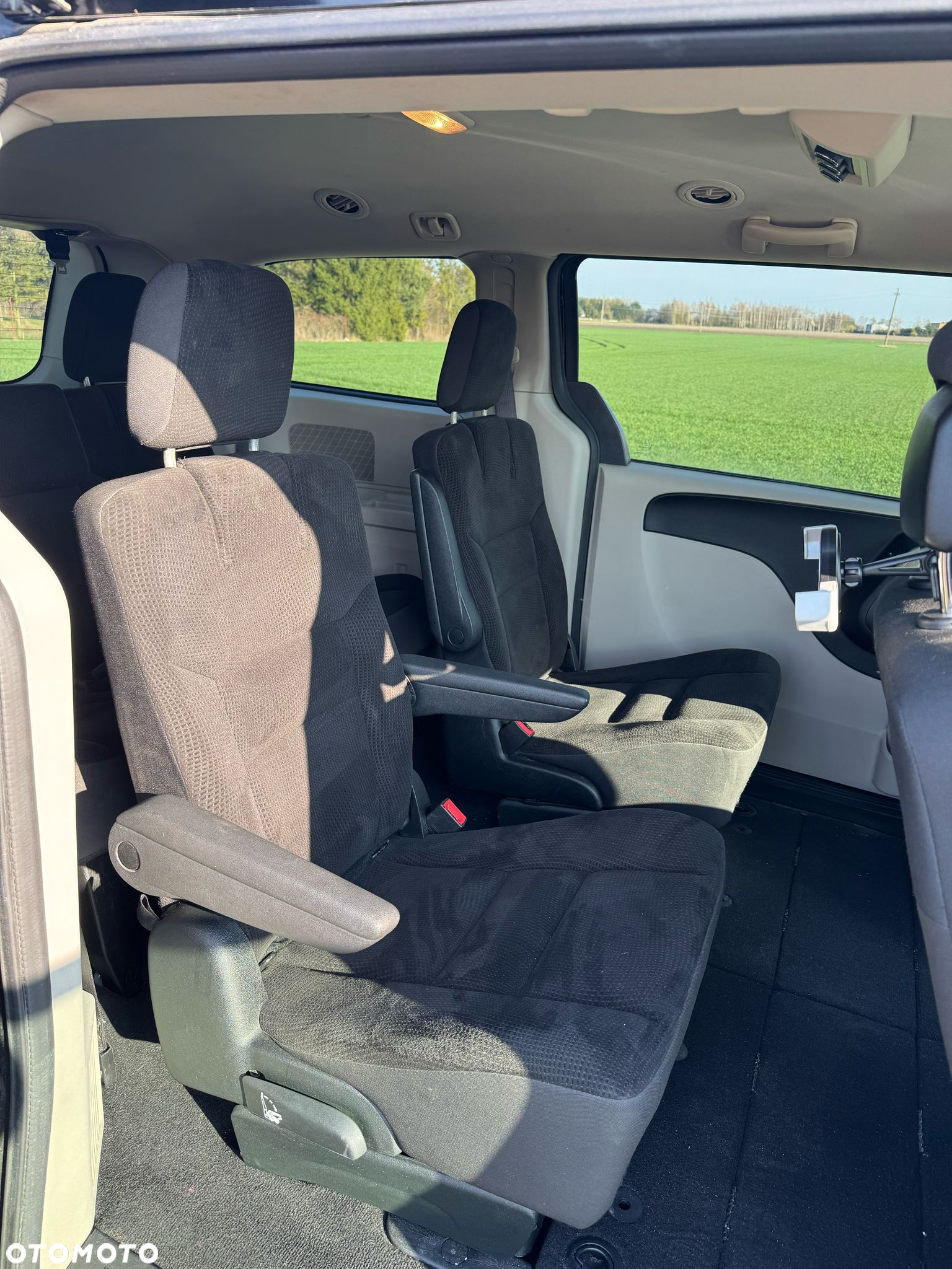 Dodge Grand Caravan - 10
