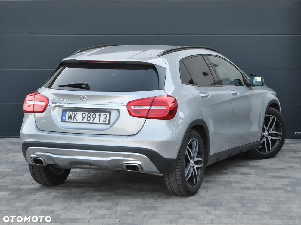 Mercedes-Benz GLA 250 4Matic 7G-DCT UrbanStyle Edition - 3