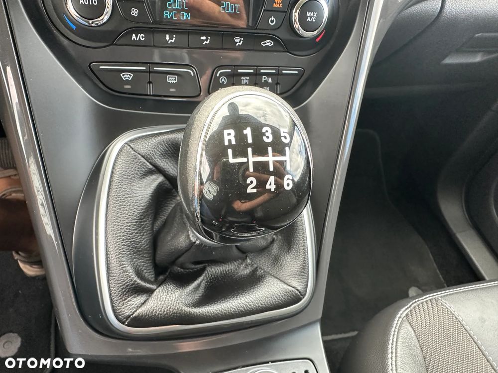 Ford Kuga 2.0 TDCi 2x4 Titanium - 27
