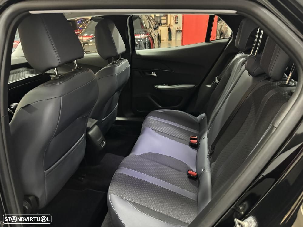 Peugeot 2008 1.2 PureTech Allure - 37