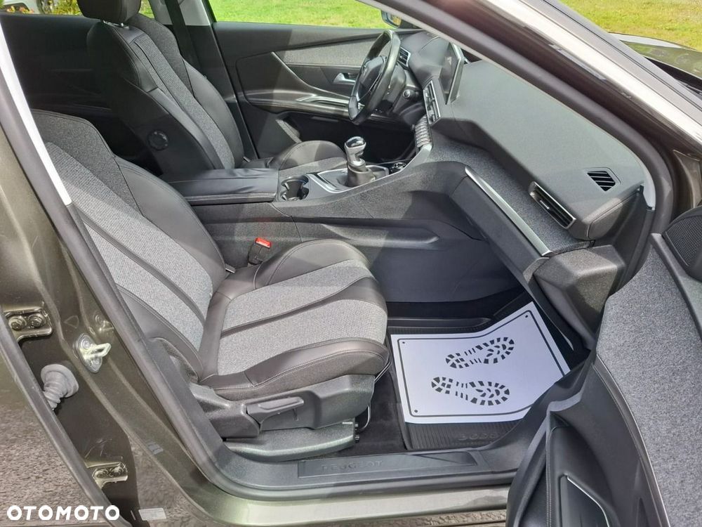 Peugeot 3008 PureTech 130 Stop & Start GPF Allure - 29