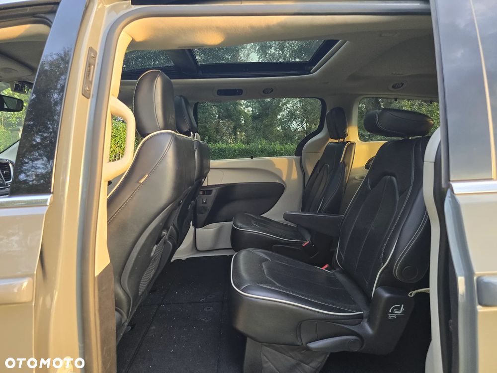 Chrysler Pacifica - 26