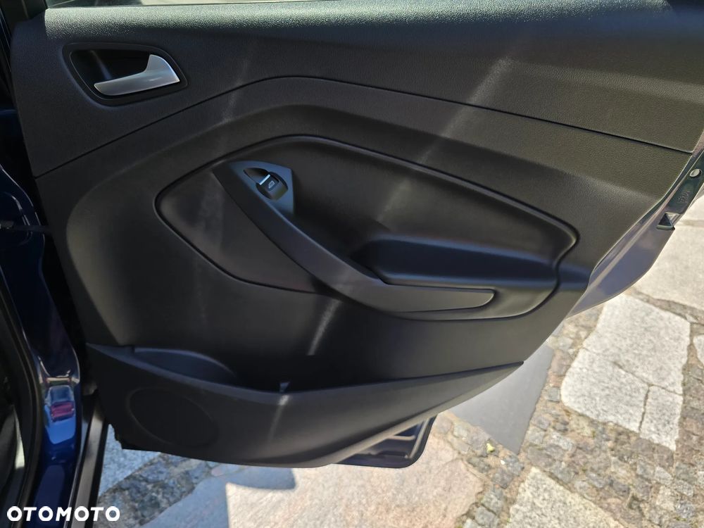 Ford Kuga 1.6 EcoBoost 2x4 Titanium - 18