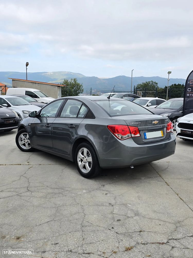 Chevrolet Cruze 1.6 LS - 3