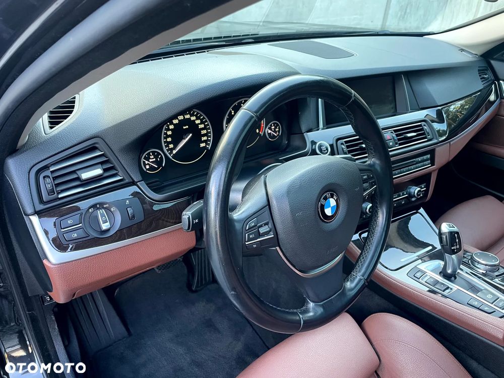 BMW Seria 5 520d xDrive - 25