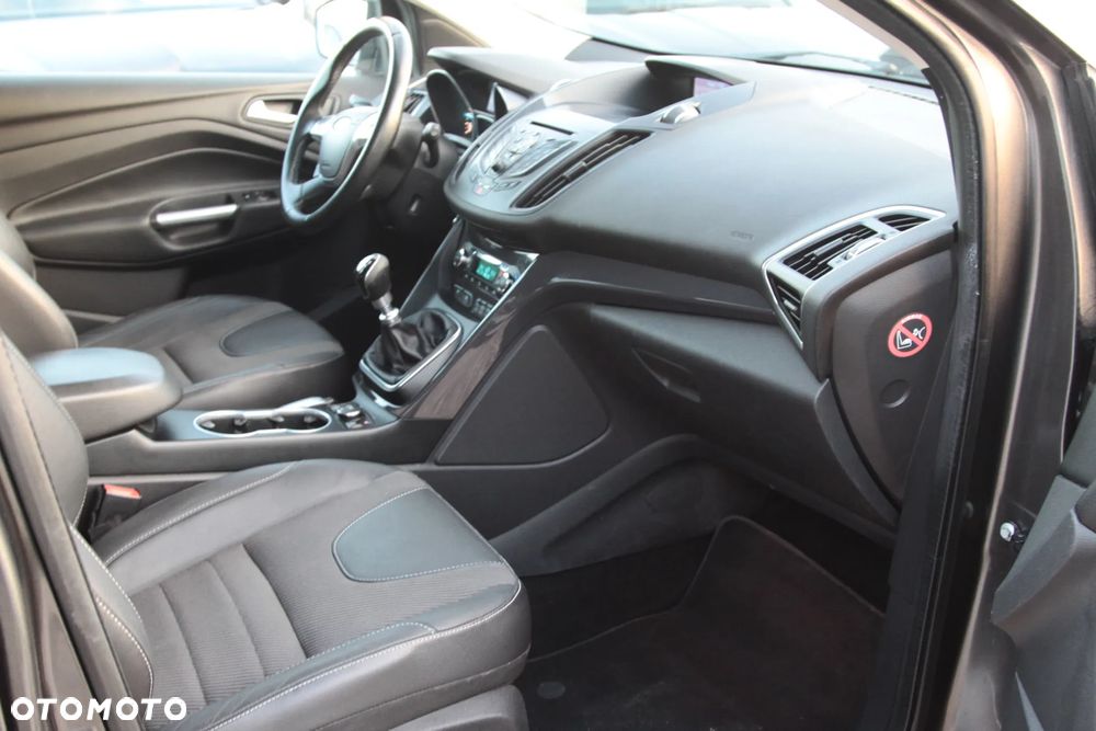 Ford Kuga 2.0 TDCi 2x4 Titanium - 16