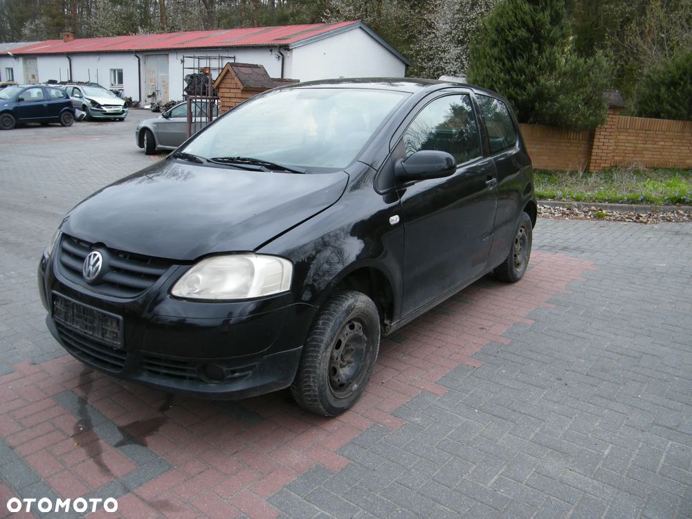 Volkswagen Fox (05-09r.) 1.2 B 54KM. Silnik BMD Skrzynia HUY lakier LC9Z. Cały na części. GWARANCJA !!!  Przód Tył Zestaw Komplet Drzwi Klapa Zderzak Błotnik Maska Grill Atrapa Szyba Pas Lampa Lusterko Boczki Fotel Kanapa Kokpit Deska Rozdzielcza Przełącznik Włącznik Sterownik Przewody Wiązka Instalacja Moduł Komputer Czujnik Listwa Pompa Alternator Wtryski Głowica Rozrusznik Kompresor Sprzęgło Dwumas Silnik Skrzynia ABS Klimatyzacji Paliwa Wspomagania Kolektor Turbina Przepustnica Zawór Chłodnica Koło Hak Belka Sanki Zawieszenie Mcpherson Półoś Amortyzator Wydech Tłumik Zacisk Most - 4