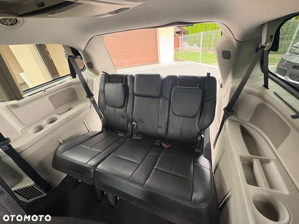 Chrysler Town & Country - 26