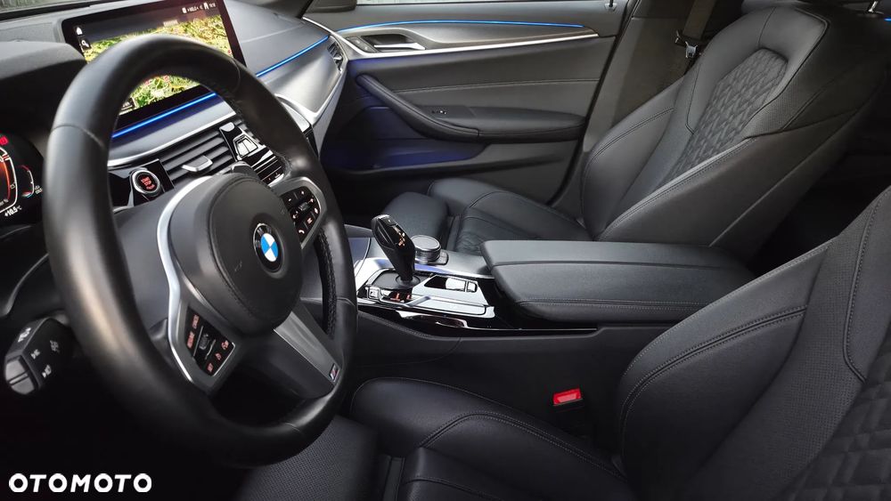 BMW Seria 5 520d xDrive Touring M Sport Edition - 18
