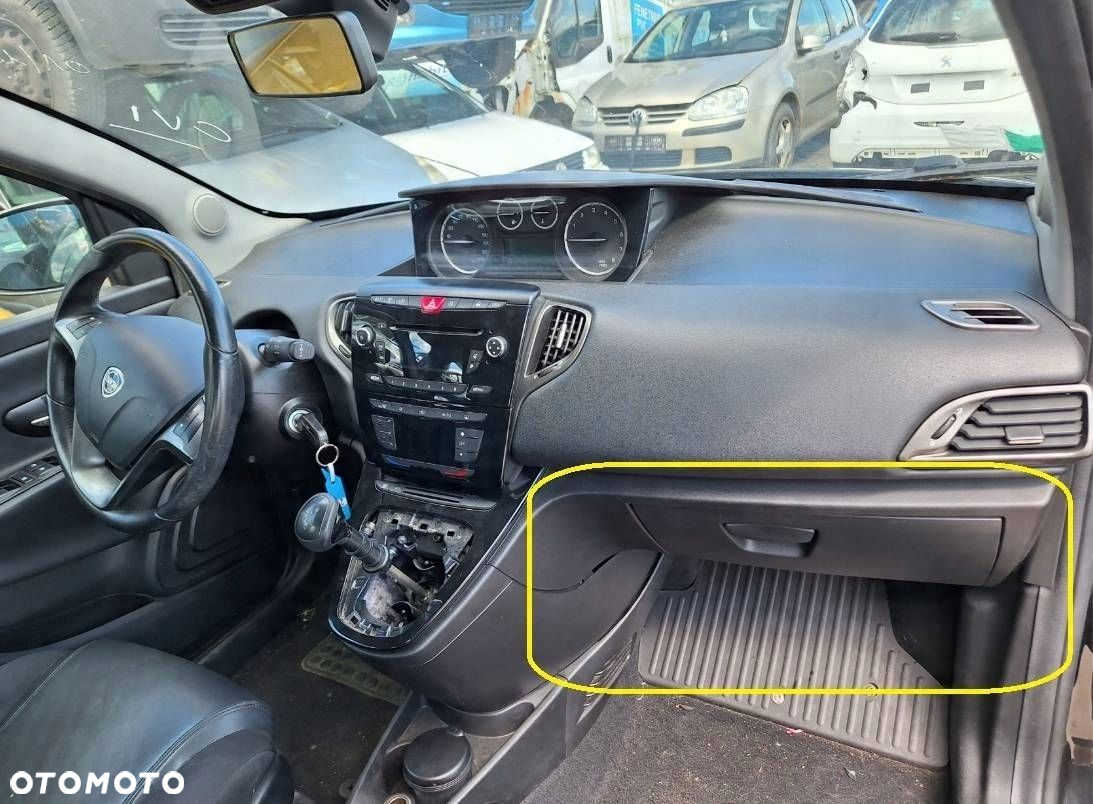 Lancia Chrysler Ypsilon 3 III 312 2011- KLAPKA SCHOWKA SCHOWEK DESKI - 2