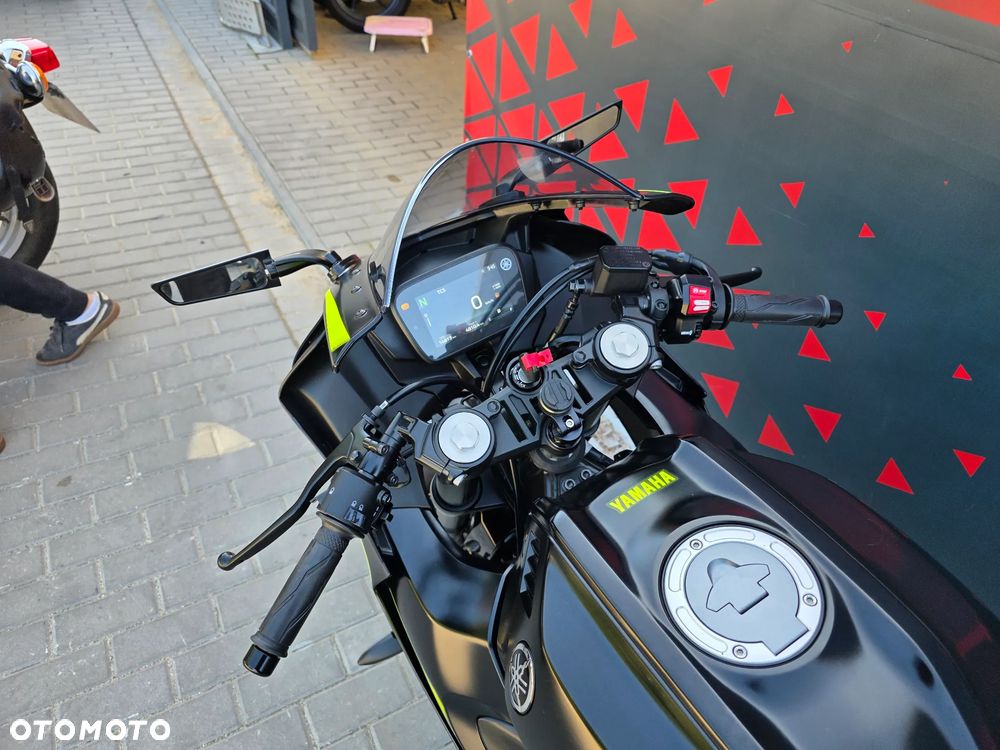 Yamaha YZF - 19