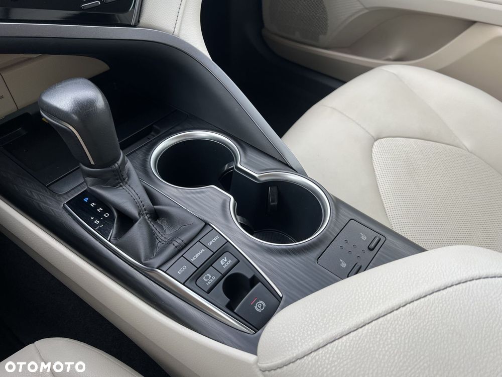 Toyota Camry 2.5 Hybrid Executive CVT - 19