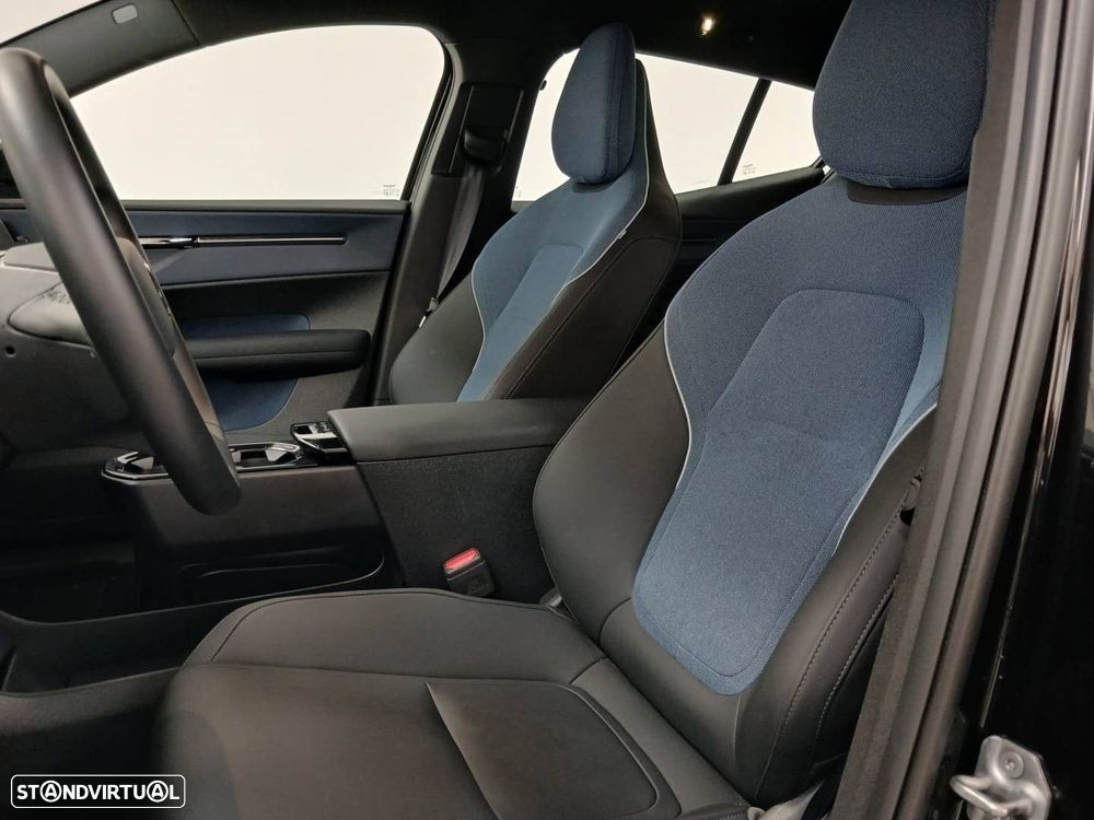 Volvo EX30 69 kWh Single Motor Extended Range Black Edition - 11