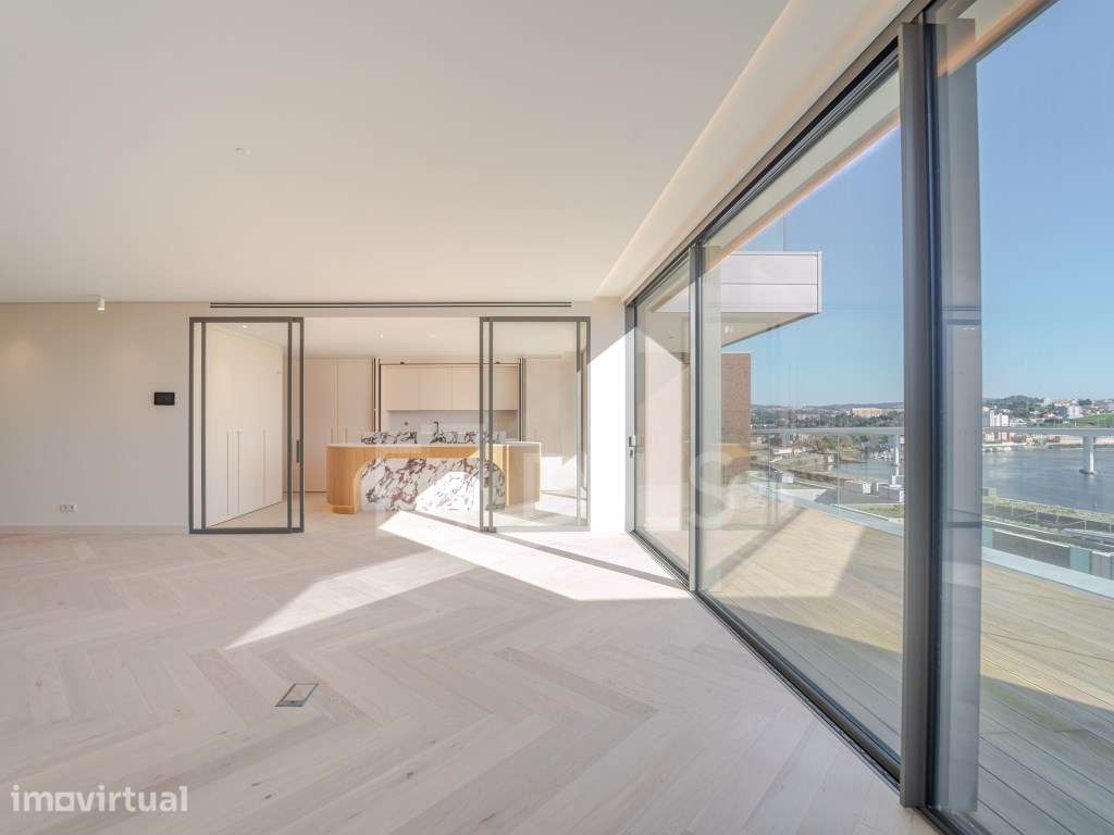 Apartamento T4+1, com varanda, frente ao Rio Douro - Grande imagem: 3/120