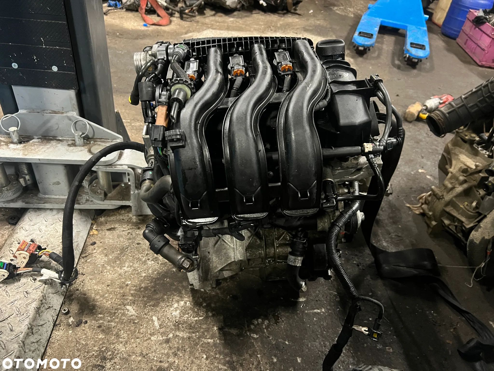 SILNIK NA CZEŚCI GŁOWICA KOLEKTOR CEWKI 1.2 PURE TECH HM01 - 1