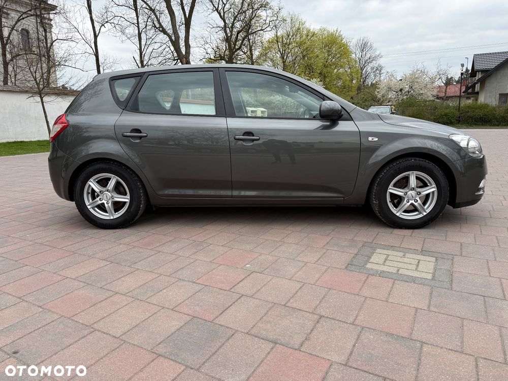 Kia Ceed 1.4 CVVT Attract - 3
