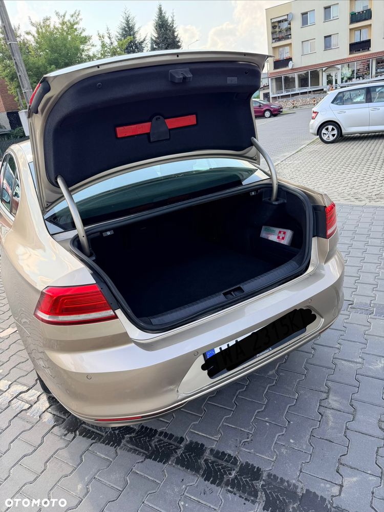 Volkswagen Passat - 12