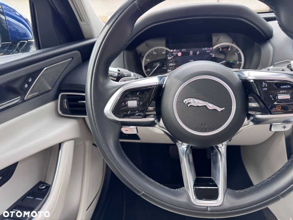 Jaguar XE 2.0 P250 SE - 38