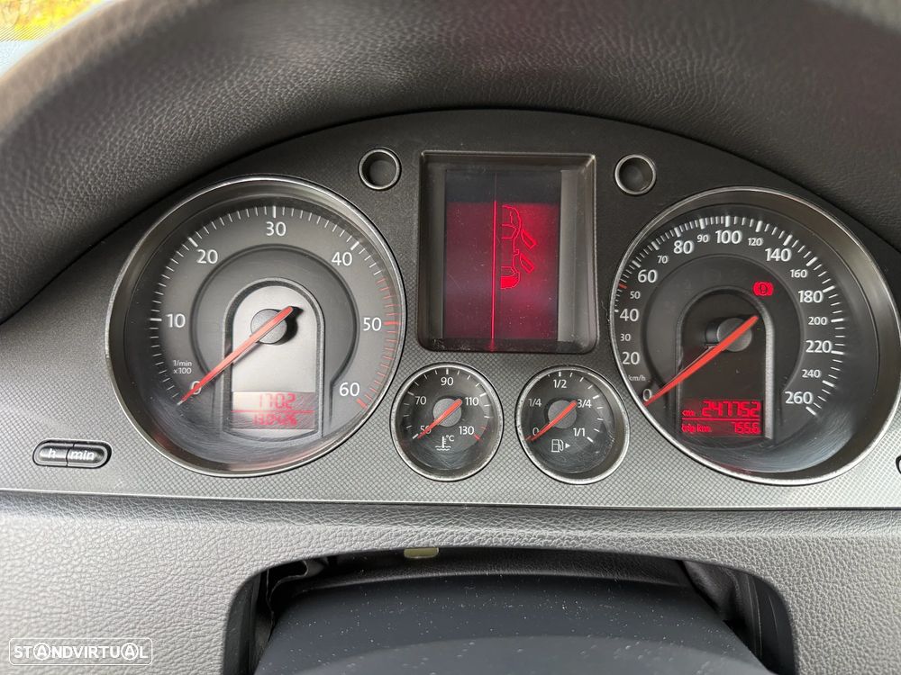 VW Passat 2.0 TDI Highline - 22