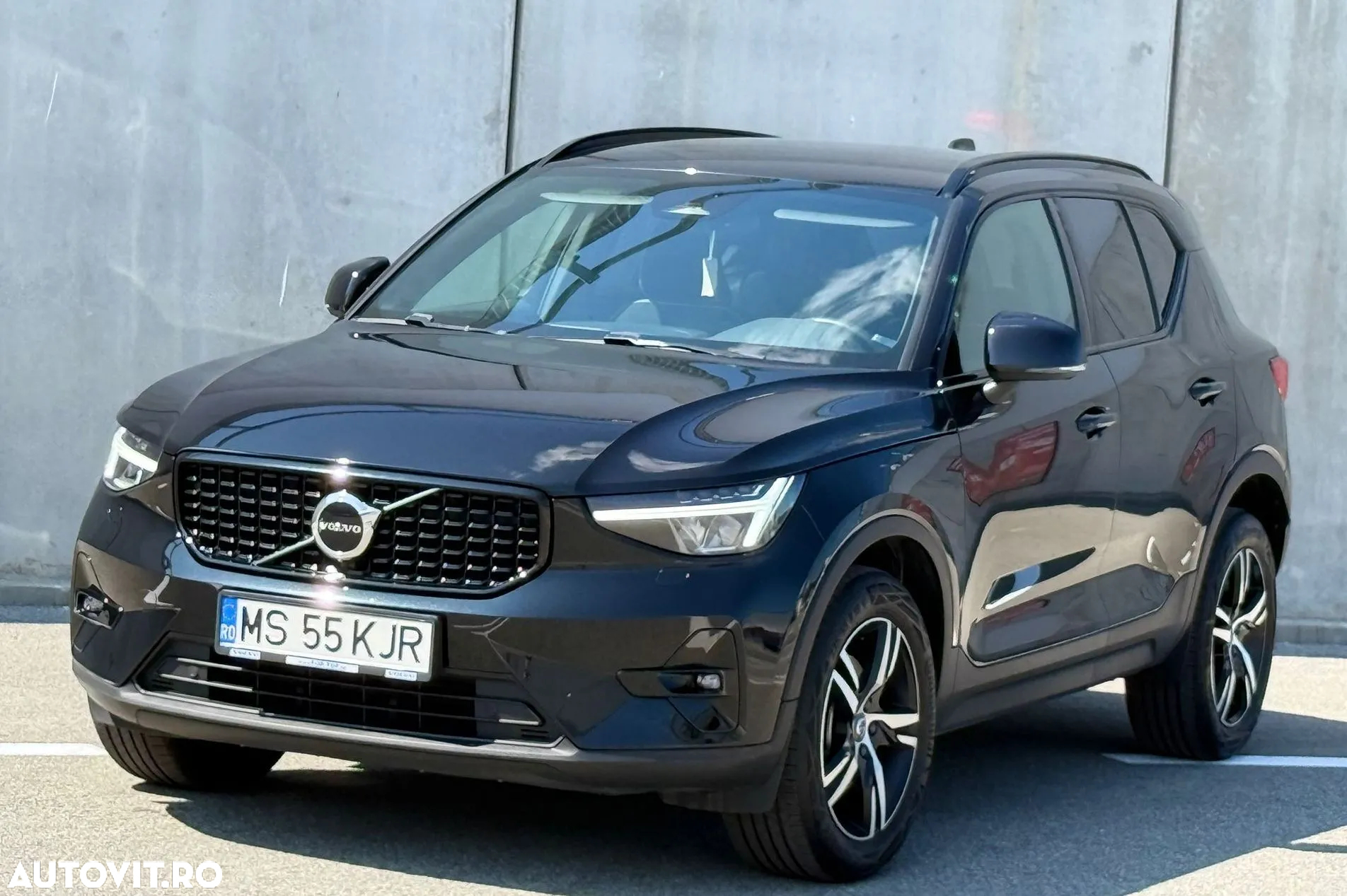 Volvo XC 40 B4 AT FWD MHEV Plus Dark - 9
