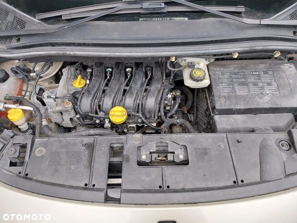 Renault Scenic 1.6 16V Confort Privilege - 9