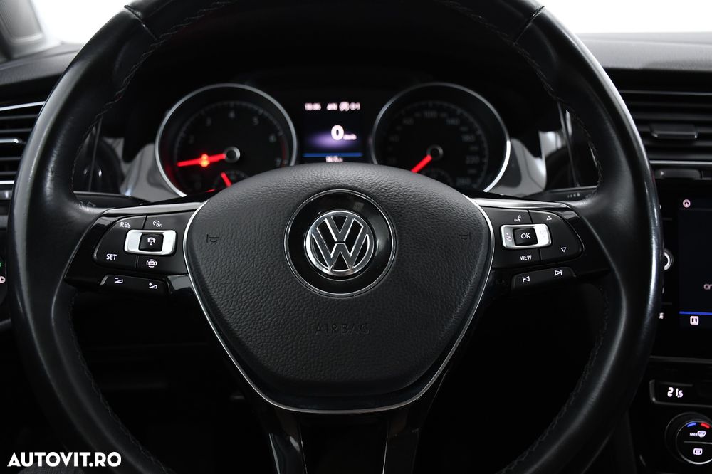 Volkswagen Golf - 27