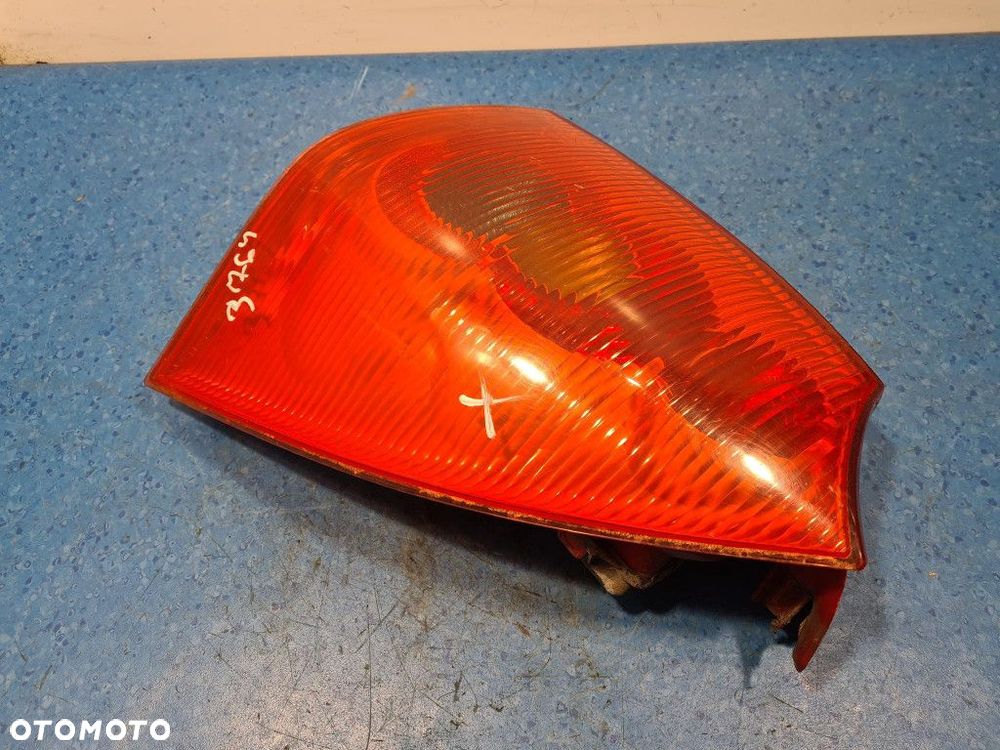 PEUGEOT 307 LAMPA TYŁ PRAWA ZEWNĘTRZNA - 3