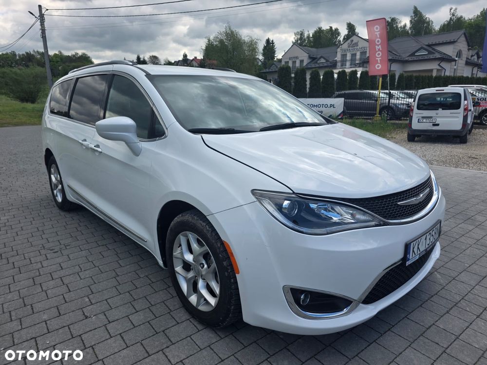 Chrysler Pacifica - 2