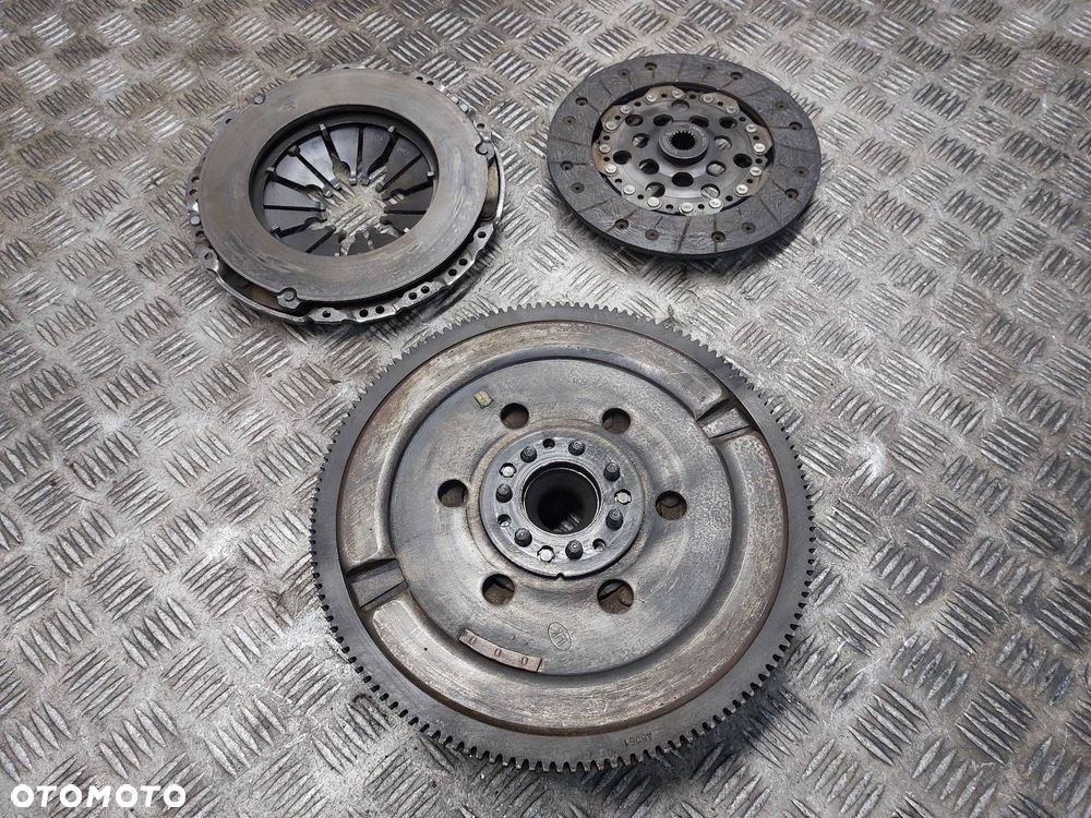 KOŁO DWUMASOWE + TARCZA + DOCISK + ŁOŻYSKO OPOROWE VOLVO S40 I V40 I 1.9 DI - 6