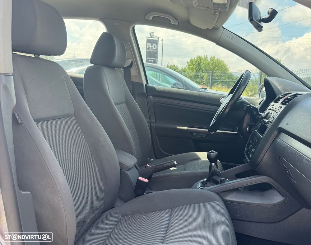VW Golf 1.9 TDi BlueM. Trend. AC - 13