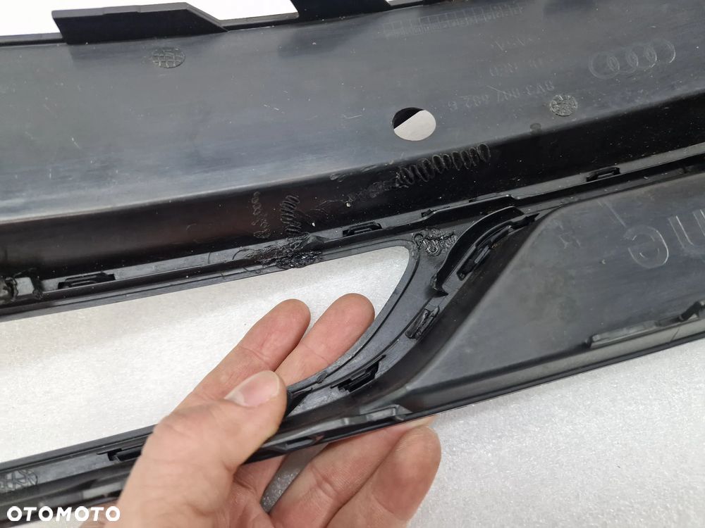 AUDI A3 / S3 8V / 8V3 S-LINE 12- PRAWA KRATKA BOCZNA ZDERZAKA PRZEDNIEGO PRZÓD , NR 8V3807682G , NR AUKCJI E/2 - 16