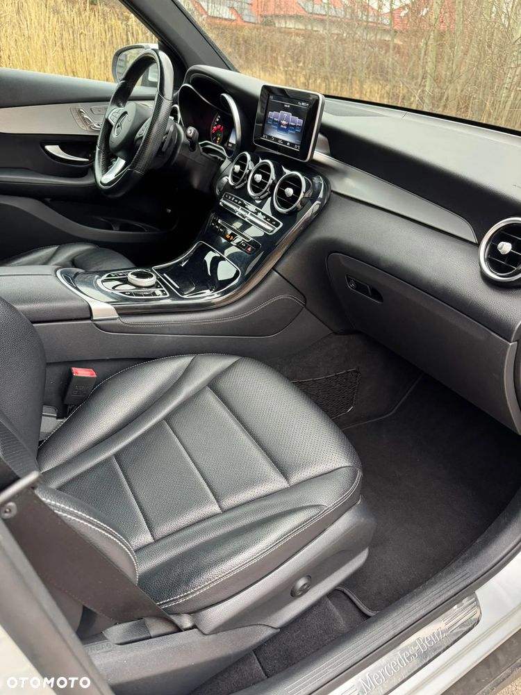 Mercedes-Benz GLC 300 4Matic 9G-TRONIC Exclusive - 16
