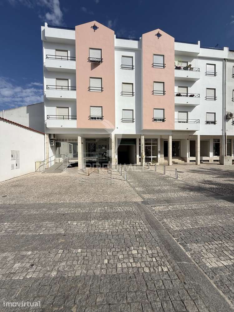 Oportunidade Única no Centro de Almeirim - Duas Casas Num Só Invest... - Grande imagem: 2/24