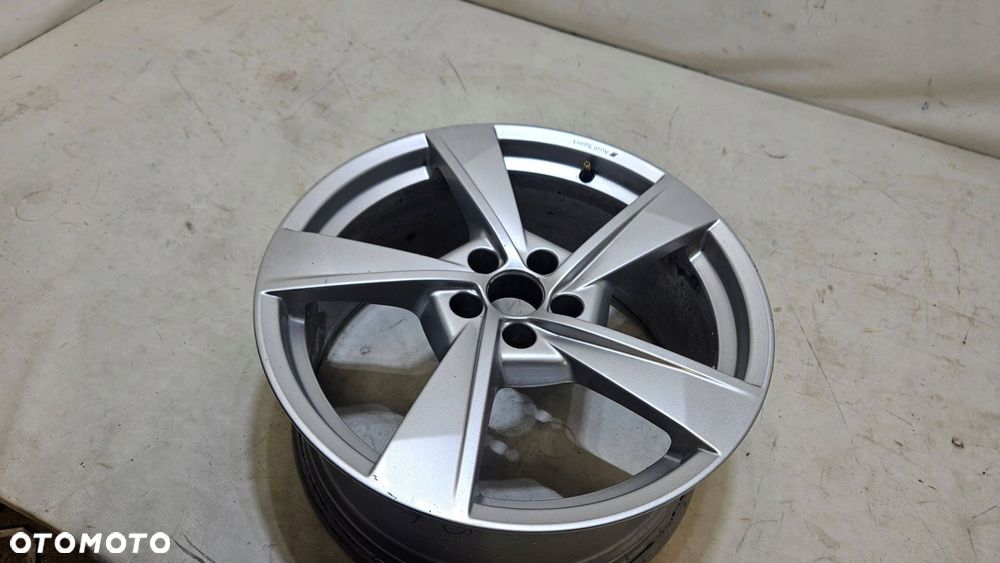 felga aluminiowa audi a4 s4 b9 19'' 8,5j et 40 8w0601025es - 3