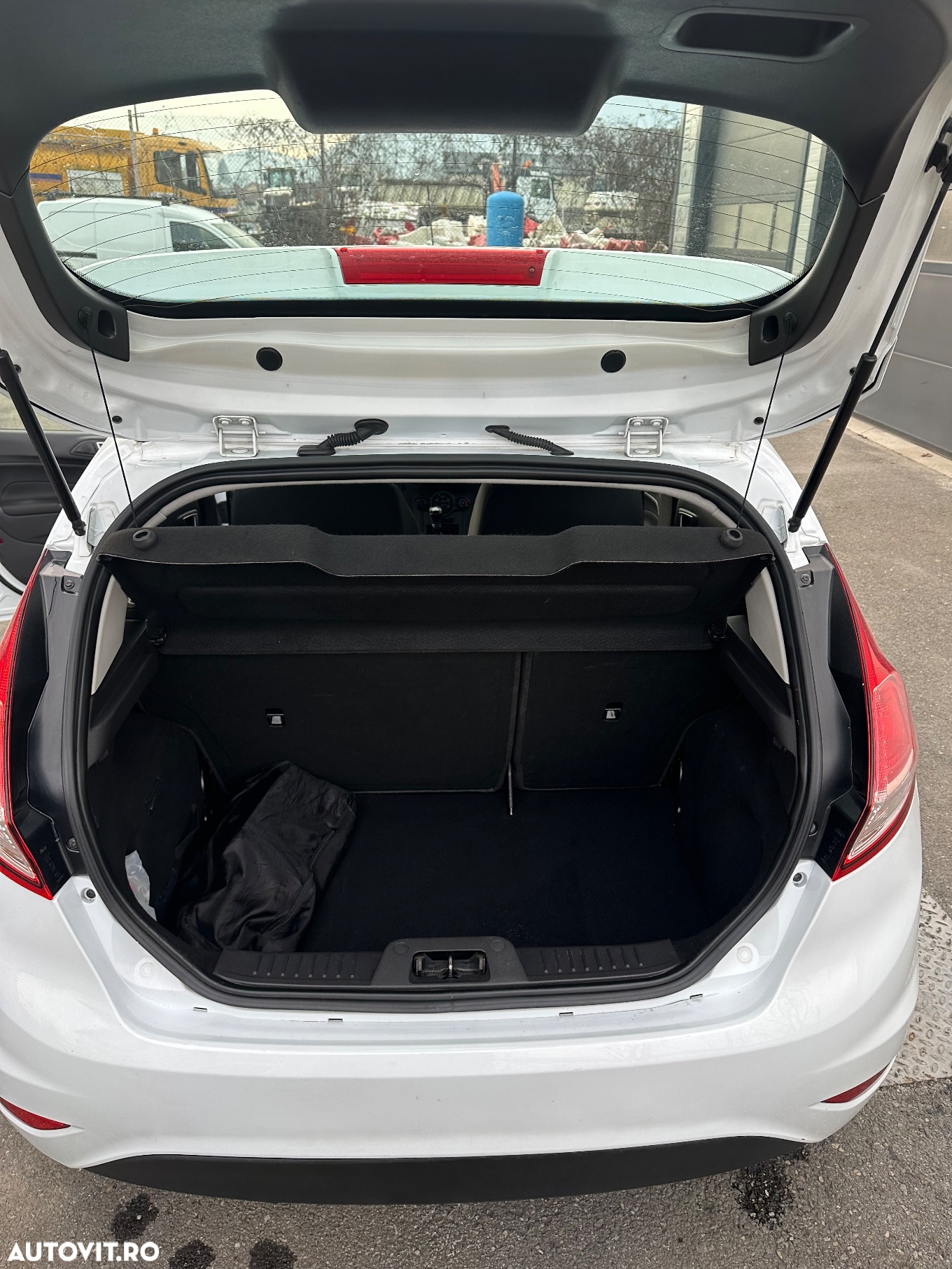 Ford Fiesta 1.5 TDCi DPF Trend - 4