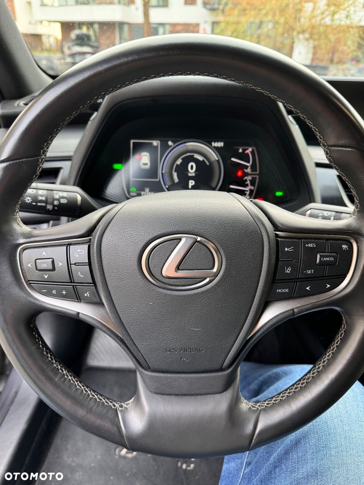 Lexus UX - 16