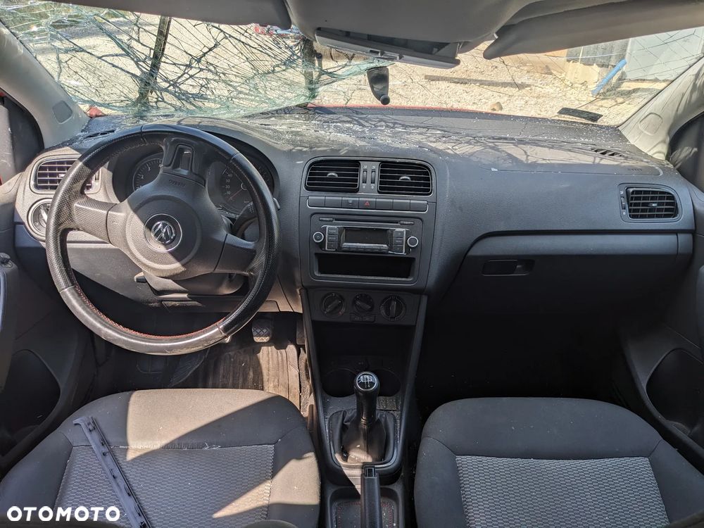 Volkswagen Polo 1,2 CGP 2012 na części - 10
