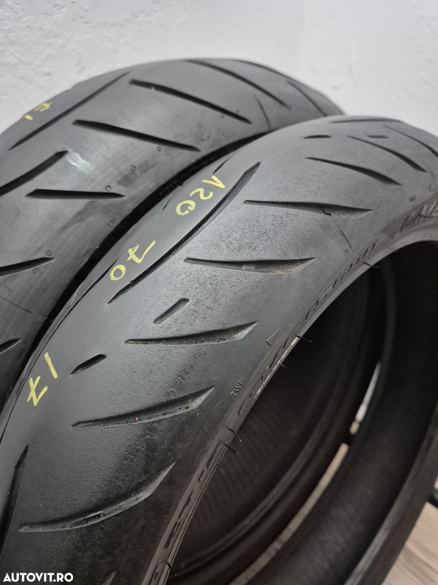 Set anvelope moto 120 70 17 cu 180 55 17 Metzeler roadtec z6 - 2