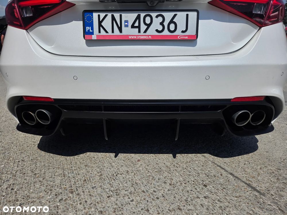 Alfa Romeo Giulia 2.9 Bi Turbo V6 Quadrifoglio - 11