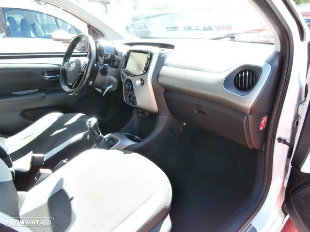 Toyota Aygo 1.0 X-Play+X-Touch - 27