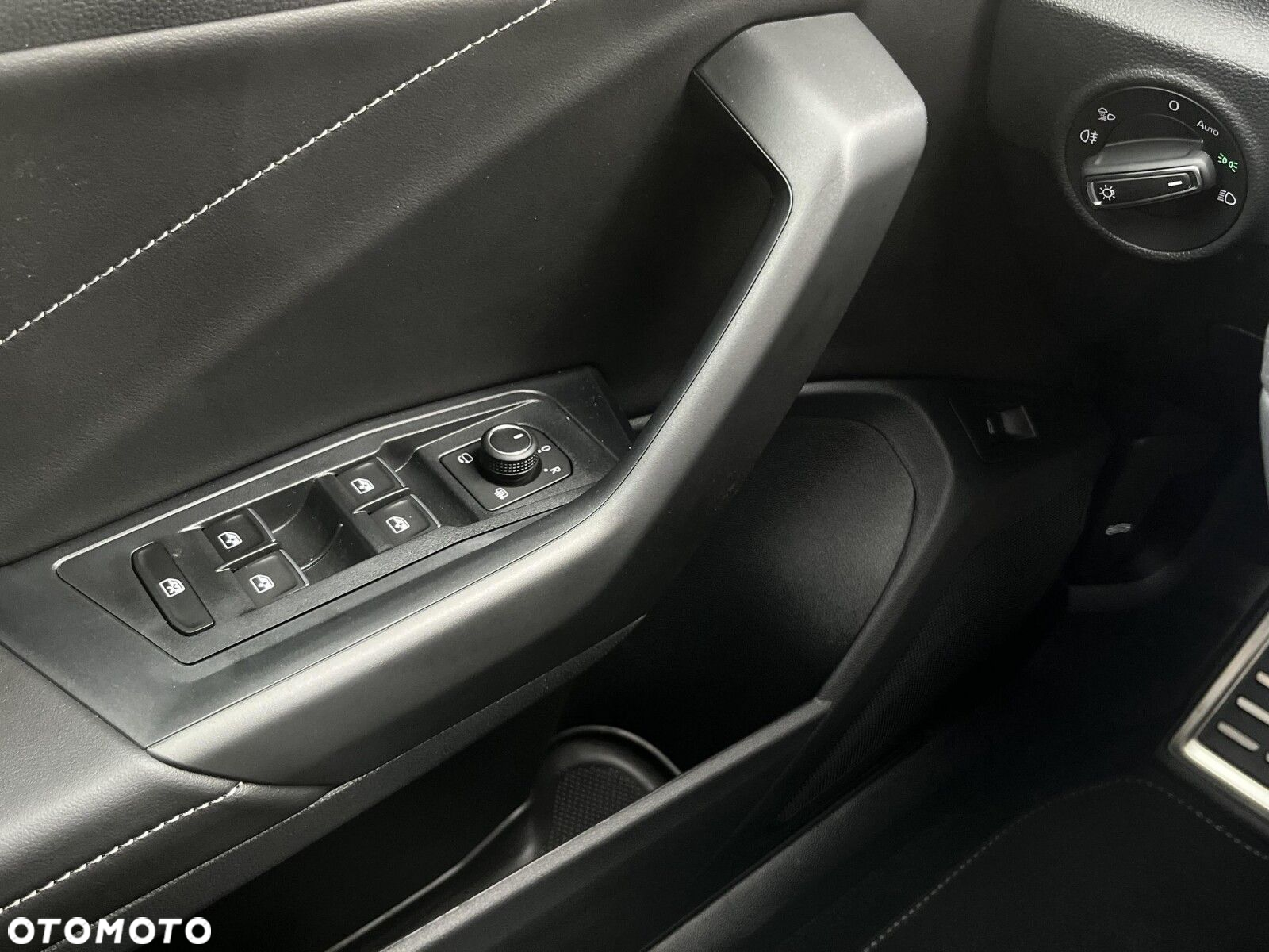 Volkswagen T-Roc - 32