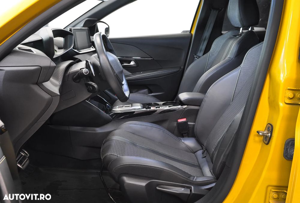 Peugeot 208 1.2 L PureTech STT EAT8 GT Pack - 11